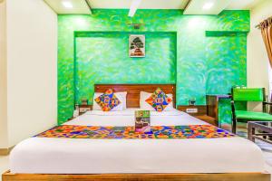 FabHotel Ranjanas - Nr humkar Chowk