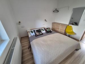 Noclegi u Loni- pokoje studio w zacisznym centrum nad morzem z parkingiem