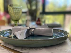 Pensiunea Casa Dimitrios-Baile Herculane -Casă Boemă cu vedere la munte apă atmosferă intimă