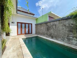 Dolphin Tour Private Villa Packet At Seririt