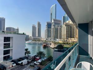 Bright 1BR with Marina Views - Orra Marina - Allsopp & Allsopp - Apartmány, Dubaj