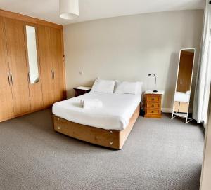 Comfy 3BD City & Airport access