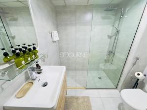 DA86 - Well Design Studio in Dubai Arch tower