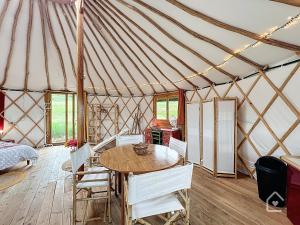 Tentes de luxe Yourte nature & calme proche Futuroscope : photos des chambres