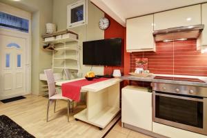 COOL COLORS FLAT LOCATED IN THE HEART OF BUDa