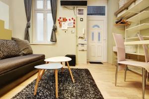 COOL COLORS FLAT LOCATED IN THE HEART OF BUDa