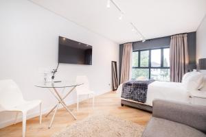 Paarl Studio With Onsite Parking & Modern Comforts