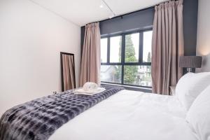 Paarl Studio With Onsite Parking & Modern Comforts