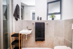 Paarl Studio With Onsite Parking & Modern Comforts