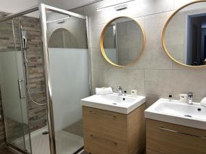 Hotels Hotel Bellevue : Chambre Quadruple - Vue sur Mer