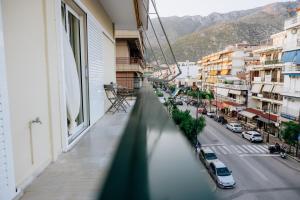 Loutraki luxury city center apartment