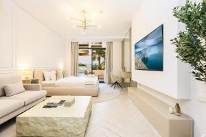 Stylish Studio Near Miracle Garden - Luxury Amenities & Style