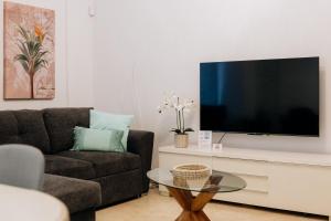 Loutraki luxury city center apartment