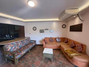 شاليه غرفتين يري البحر في المعمورة الشاطئ الإسكندرية