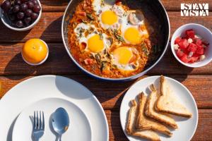 StayVista at Blisswood Cottage with Pool & Bar