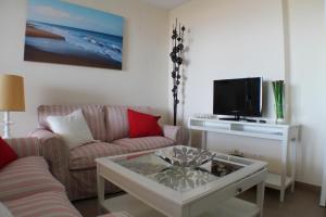 Apartamentos Poniente Espigón Piscina y zonas verdes by Alsol A01-00462