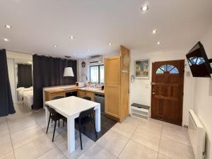 Maisons de vacances Valras-Loc Villa Cecile - Maison Centre & Plage : photos des chambres