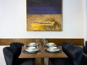 URBAN APARTMENTS GLOBAL PlayRoom No 3 19,Free Garage, Self Check-in, No Deposit