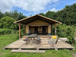 Houses & Hottub - Food Forest Valthe