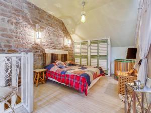 Maisons de vacances Holiday Home in Auvergne with Roofed Garden and Terrace : photos des chambres