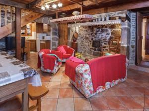 Maisons de vacances Holiday Home in Auvergne with Roofed Garden and Terrace : photos des chambres
