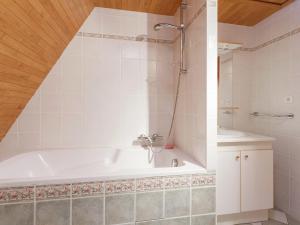Maisons de vacances Holiday Home in Auvergne with Roofed Garden and Terrace : photos des chambres