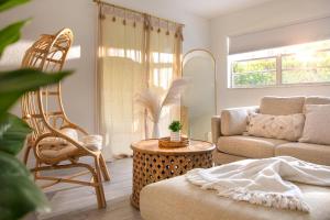 The Bohemian Heaven! with jacuzzi, Playgroud, 2miles to downtown