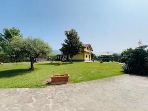 - Rustic Charm with Garden & Pool -