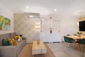 Stunning Modern Apartment In Oura