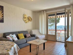 Appartements Bormes-les-Mimosas: Appt climatise, 5 couchages, parking, grande terrasse - FR-1-251-136 : photos des chambres
