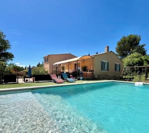Belle Maison climatisée piscine à 2 pas du centre de Bédoin