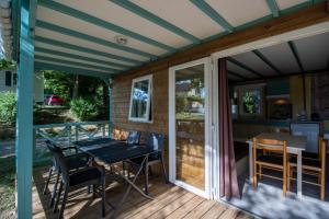Chalets Cottage 6 personnes climatise : photos des chambres