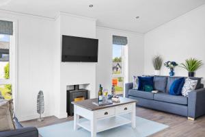 Poppy, 5 Roadford Lakes Lodges