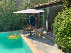 Maisons de vacances Maison avec piscine en Drome provencale : photos des chambres