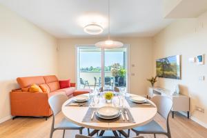 Light Garden-Luxury apartment with private parking