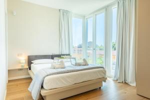 Light Garden-Luxury apartment with private parking