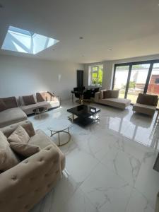 Cosy 4 bedroom house in borehamwood
