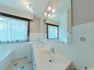 Appartements Appartement au centre - 3 pieces, 6 personnes, ascenseur - FR-1-241-222 : photos des chambres