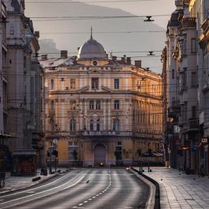 City centre apartment-3 bedroom, Vječna vatra - Ubytování bez kategorie ve městě Sarajevo