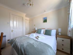 19 Seaview Bay - Charming Seafront Apartment on the Isle of Wight