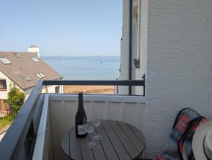 19 Seaview Bay - Charming Seafront Apartment on the Isle of Wight