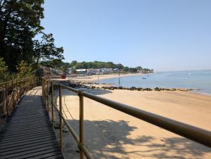 19 Seaview Bay - Charming Seafront Apartment on the Isle of Wight