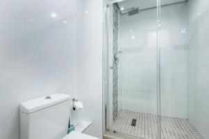 The Blue Horizon Modern Comfort Two Bedroom Umhlanga Ridge Apartment Sleeps 6