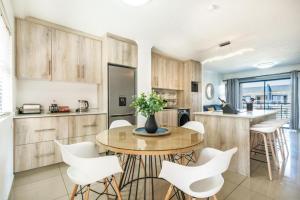 The Blue Horizon Modern Comfort Two Bedroom Umhlanga Ridge Apartment Sleeps 6