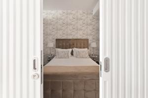 Modern city stay-23rd floor view