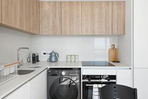 Modern city stay-23rd floor view