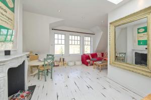 Contemporary 1 bed apartment Chelsea