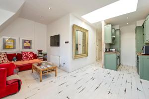 Contemporary 1 bed apartment Chelsea