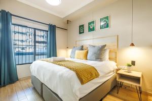 Elegant Emerald Stay at Ridgeton Modern Two Bedroom Apartment in the Heart of Umhlanga Ridge Sleeps 6