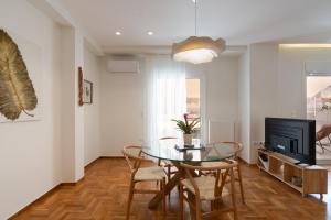 RoomsByRamez -Chill Bright Stay- -Central Athens-